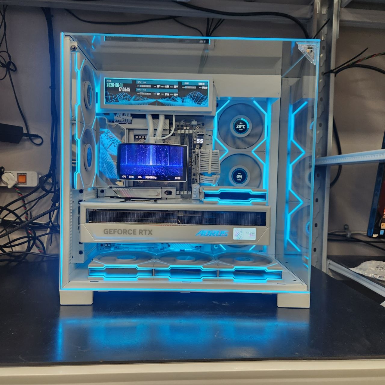 압도적인 하이엔드 조합 - 9950X3D + RTX 5090 STEALTH ICE, X870E AORUS MASTER X3D ICE 화이트 PC